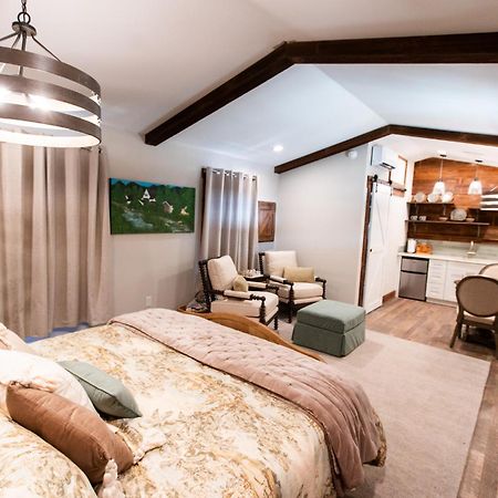 Barnwood Village White Sulphur Springs Extérieur photo